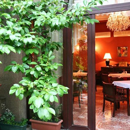 Hotel Sympatia Tbilisi Buitenkant foto