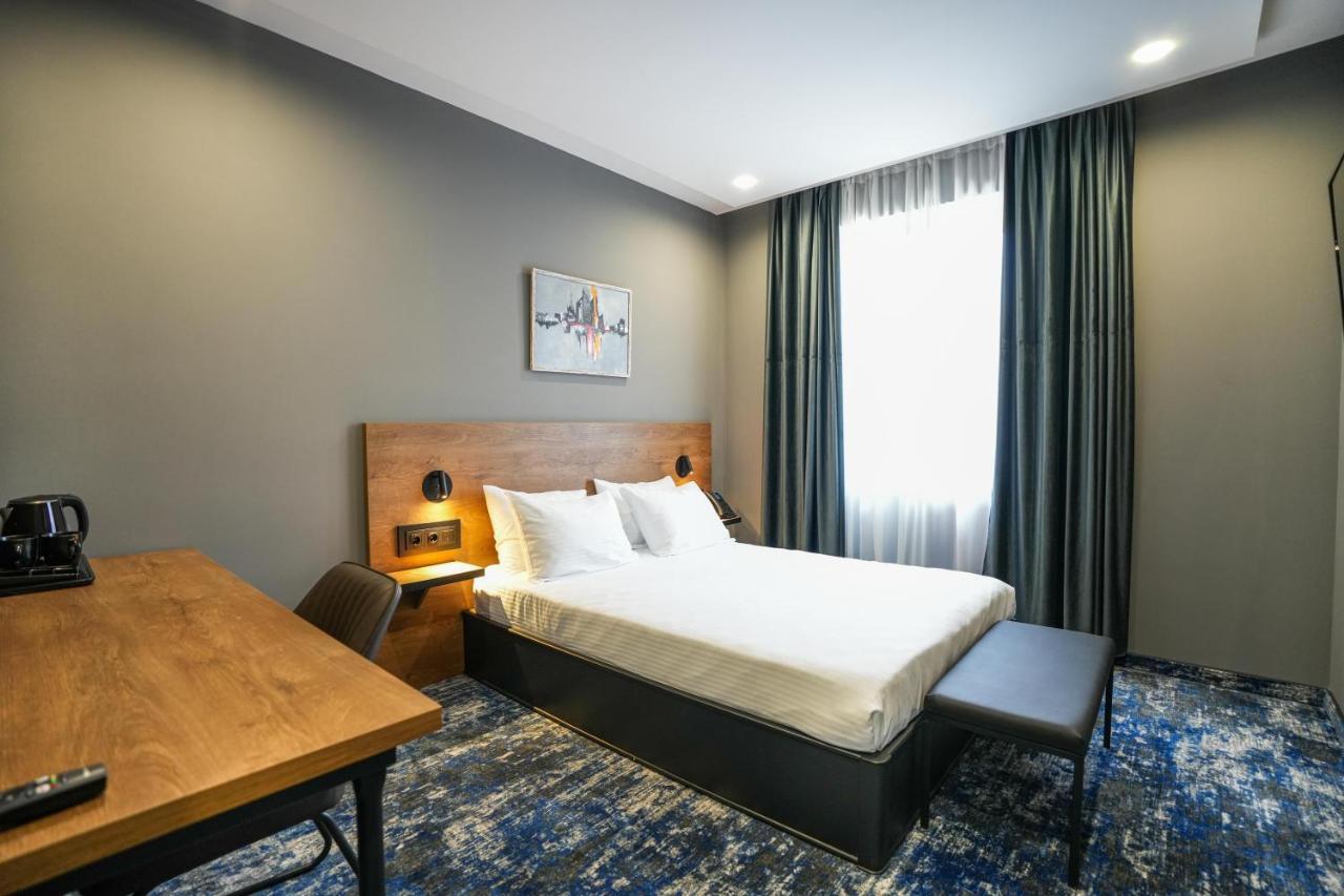 Hotel Sympatia Tbilisi Buitenkant foto