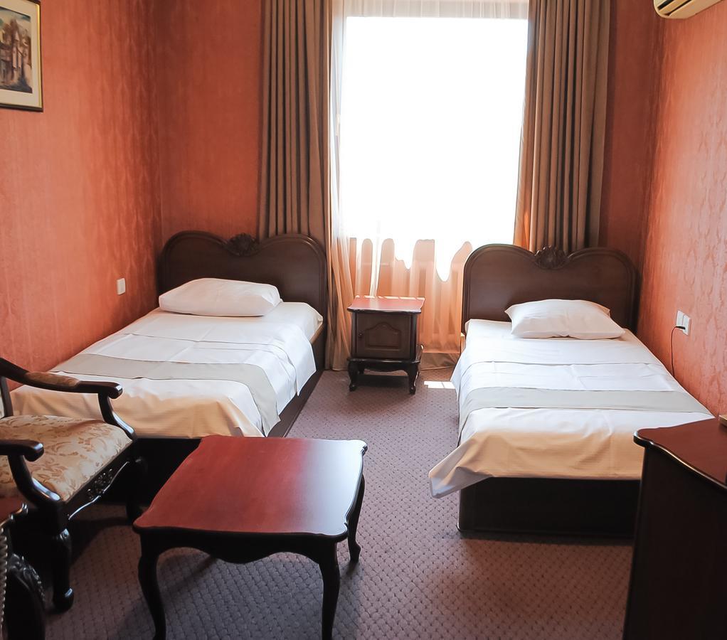 Hotel Sympatia Tbilisi Buitenkant foto