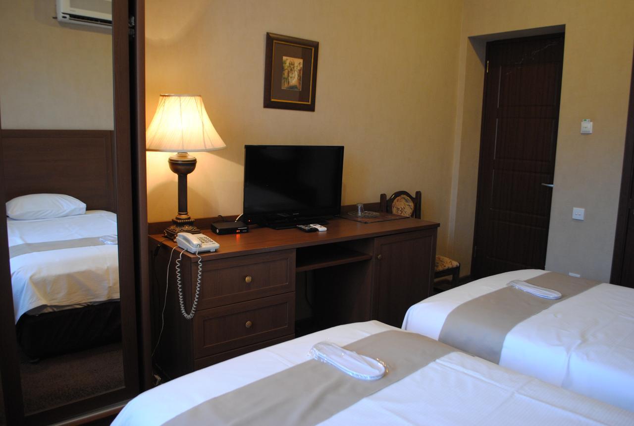 Hotel Sympatia Tbilisi Buitenkant foto