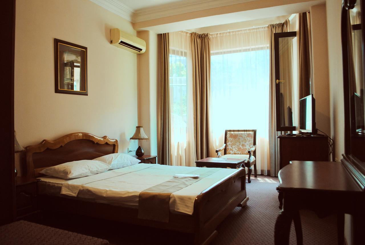 Hotel Sympatia Tbilisi Buitenkant foto