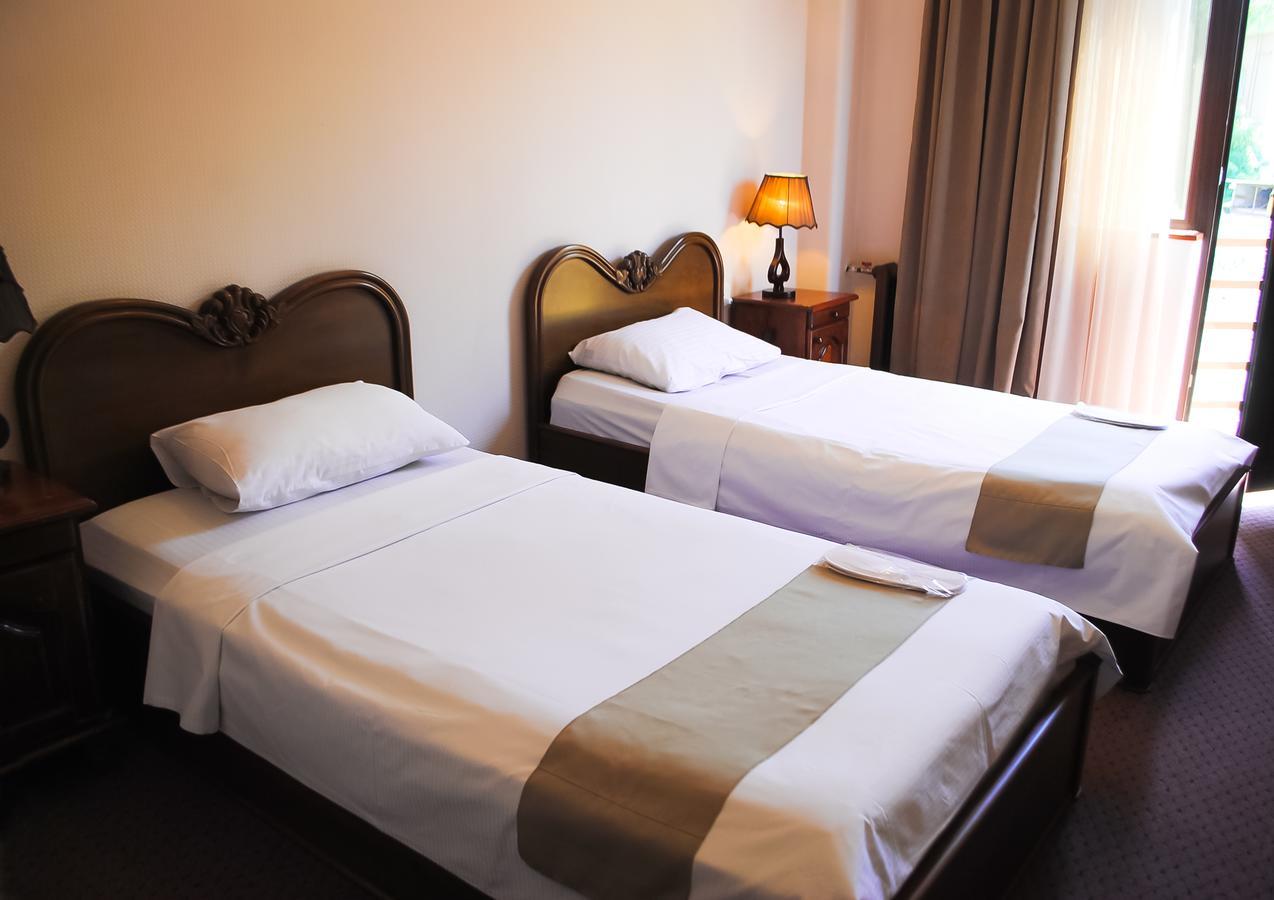 Hotel Sympatia Tbilisi Buitenkant foto