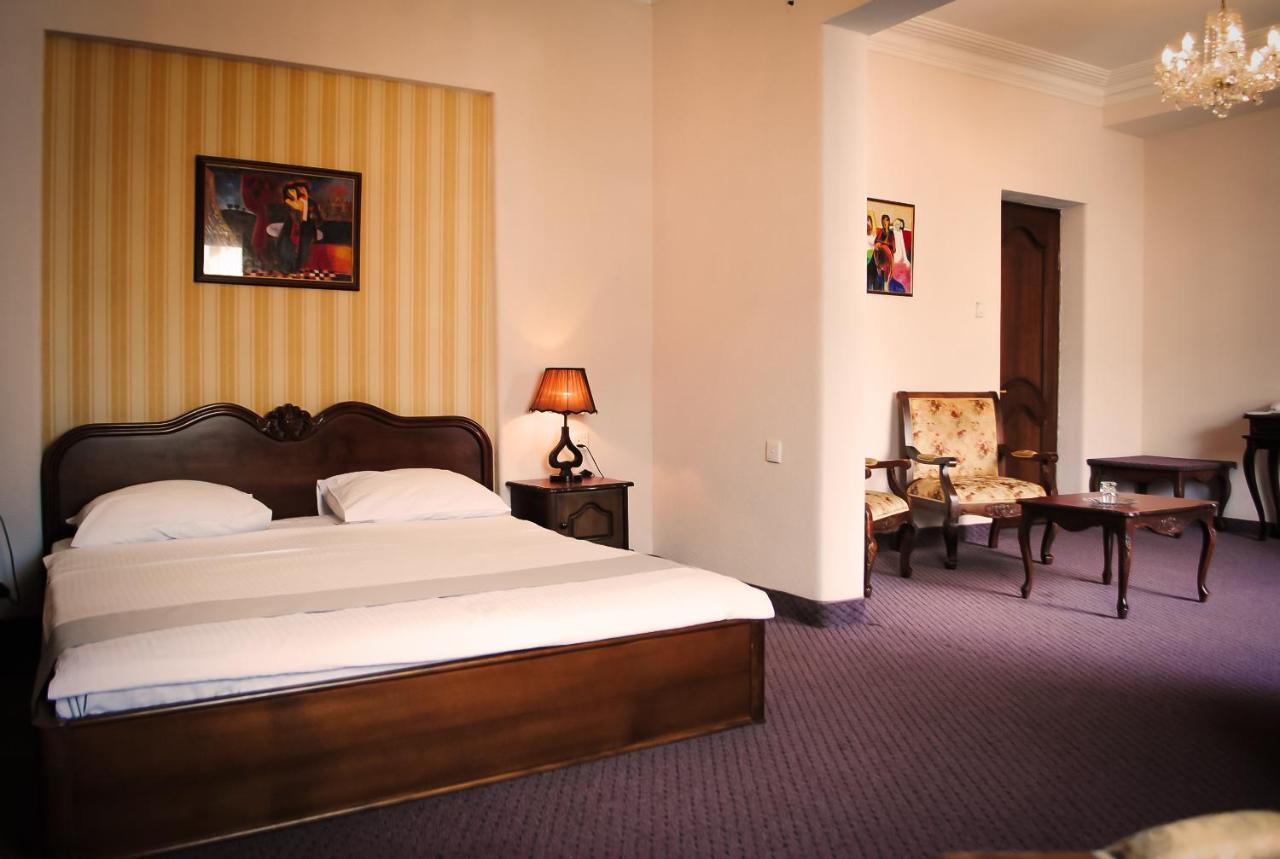 Hotel Sympatia Tbilisi Buitenkant foto