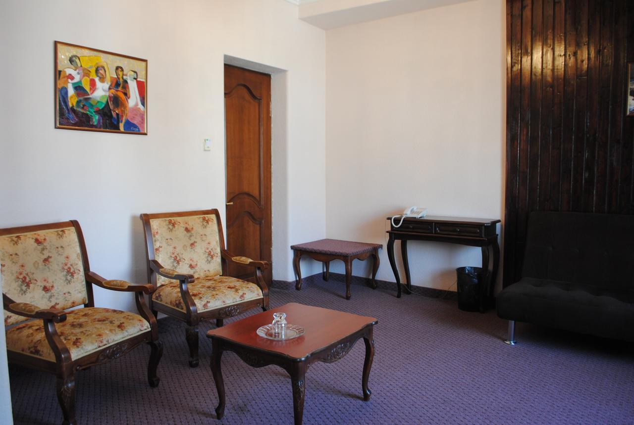 Hotel Sympatia Tbilisi Buitenkant foto