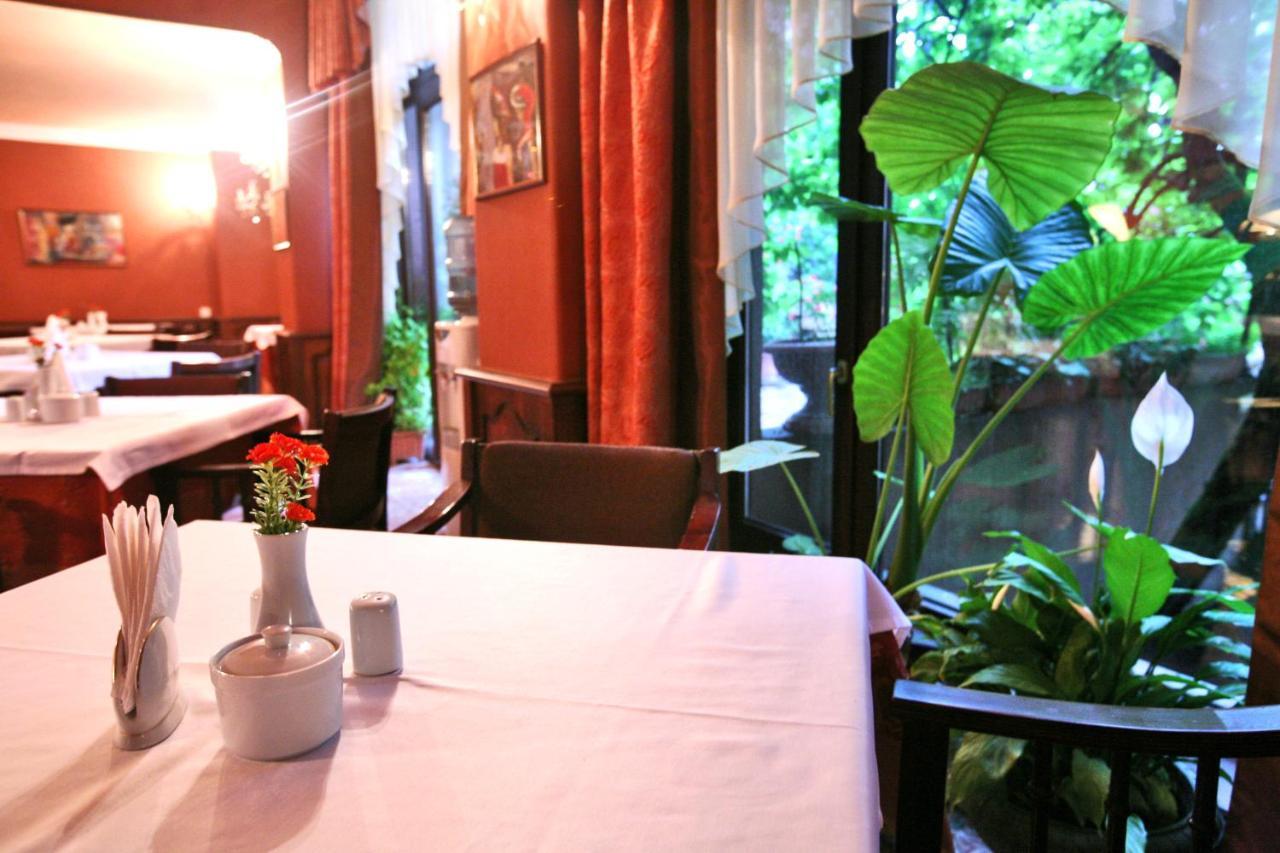 Hotel Sympatia Tbilisi Buitenkant foto