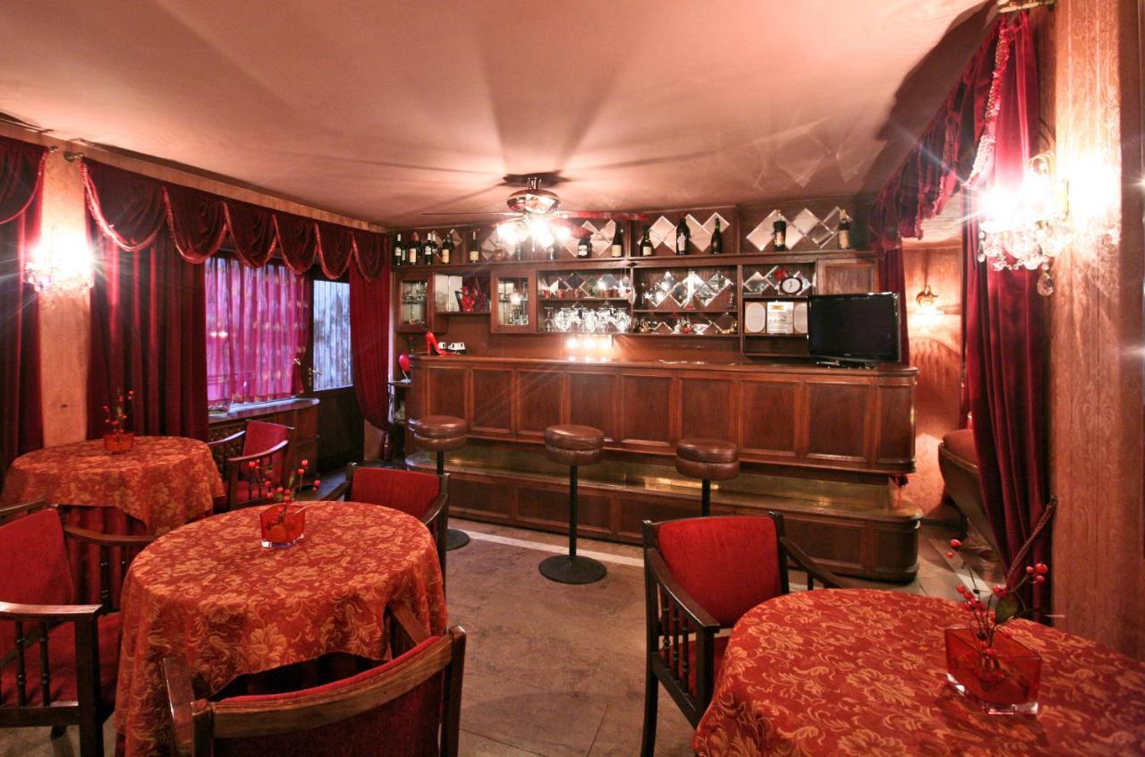 Hotel Sympatia Tbilisi Buitenkant foto