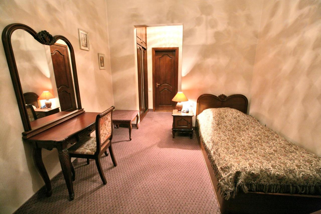 Hotel Sympatia Tbilisi Buitenkant foto